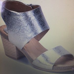 EUROSOFT Shoes - WOMENS COMFORT 9M SANDAL EUROSOFT 2.25” HEEL BRASS EUROSOFT Shoes - WOMENS COMFORT 9M SANDAL EUROSOFT 2.25” HEEL BRASS